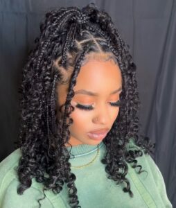 short knotless box braids with curls